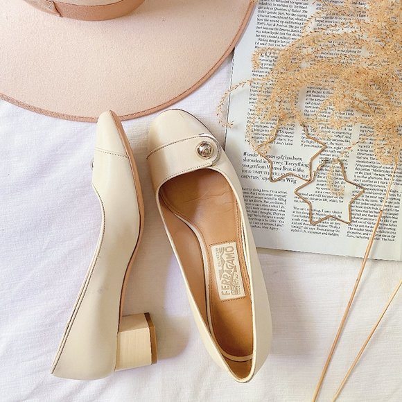 Salvatore Ferragamo Shoes - Vintage Salvatore Feragamo Leather Pumps